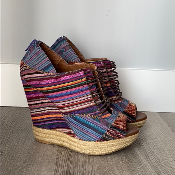 Chinese Laundry Wedges - Picture 1 of 3